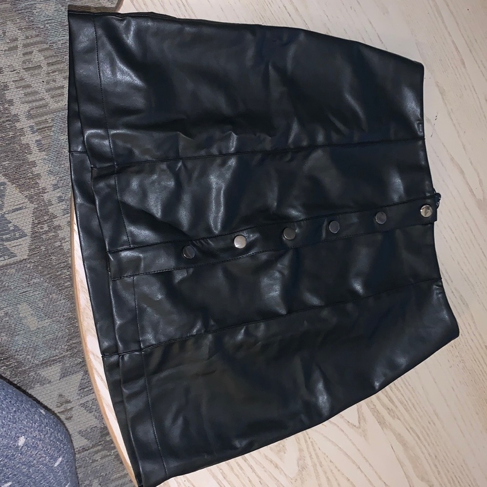 DESIGNER DAVID LERNER NEW YORK LEATHER SKIRT.